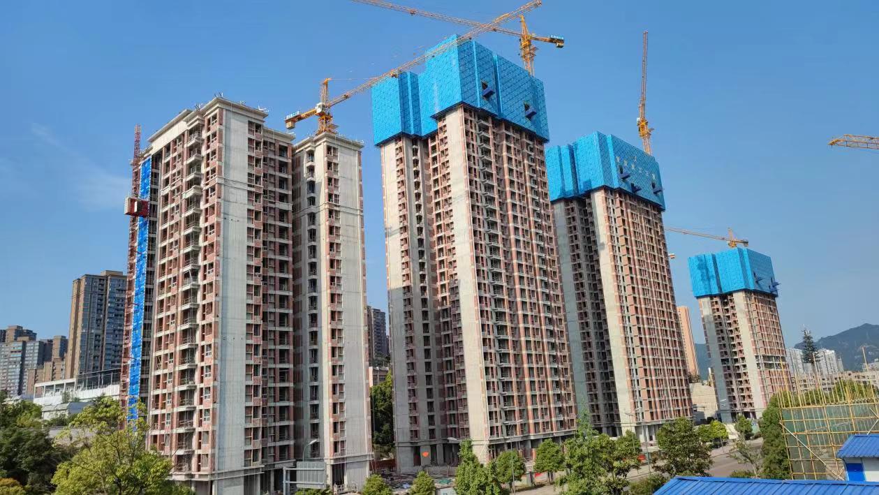 绿岛丽景二期铝合金门窗百叶及护栏工程