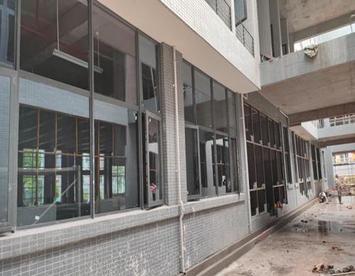 学校塑钢门窗工程